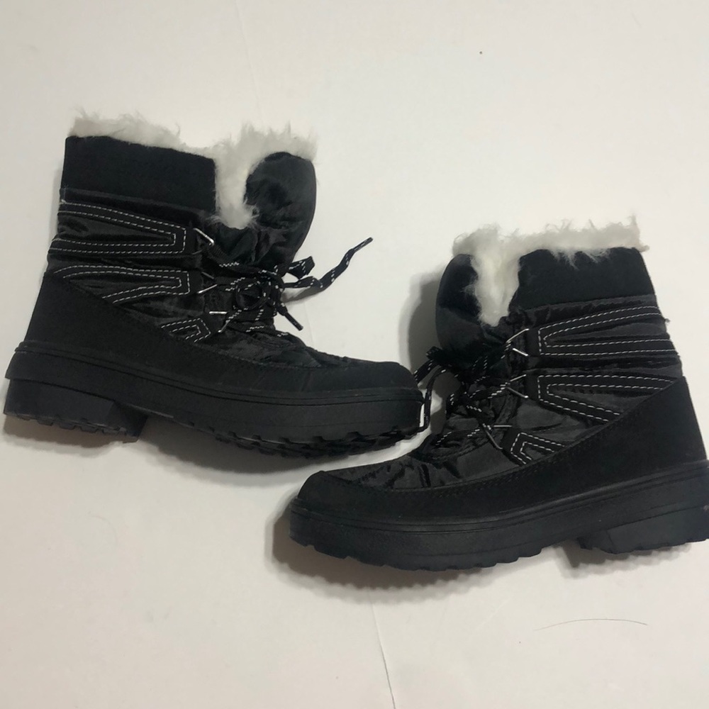 Girls snow boots size 6